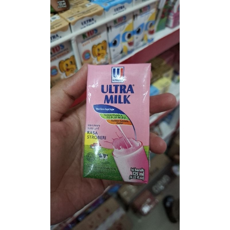 

Susu UHT Ultra Milk 125 ML rasa stroberi / cokelat