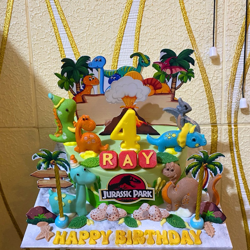 

Pinata cake jurassic park