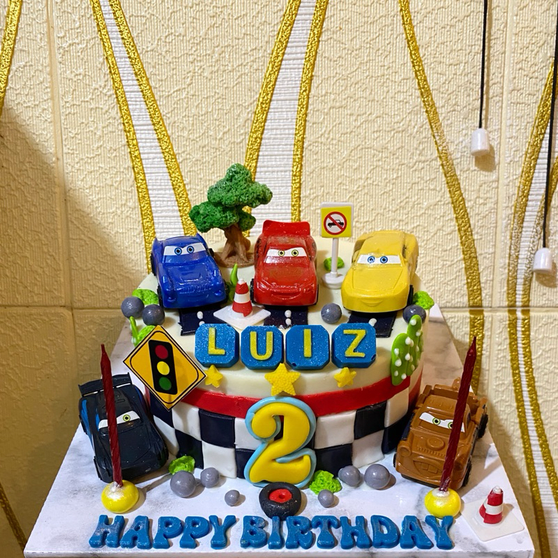 

Pinata cake cars