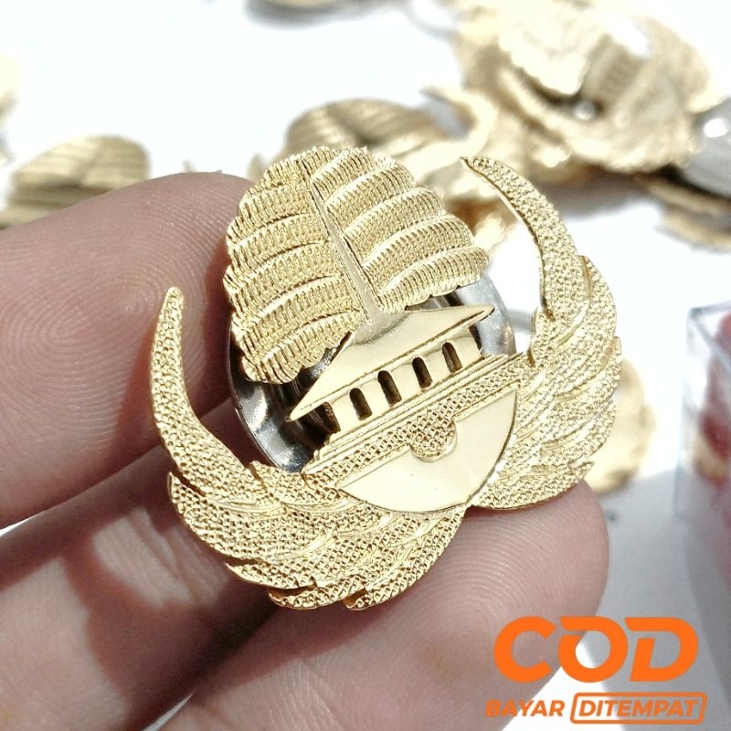 Pin bros KORPRI Model Chips magnet/peniti terbaru lapis emas gold