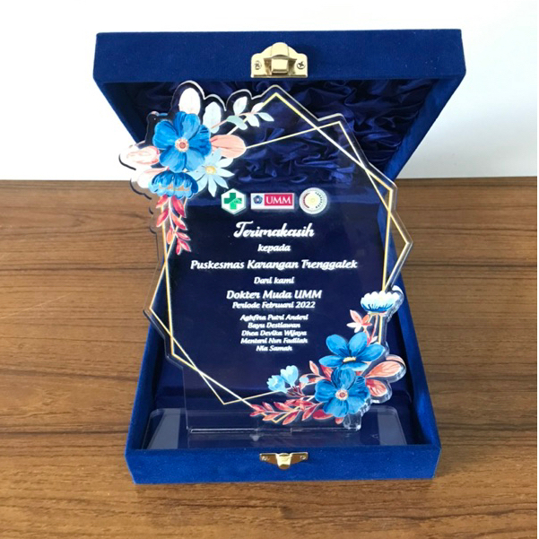 Plakat Akrilik Custom Model Bunga SEHARI JADI