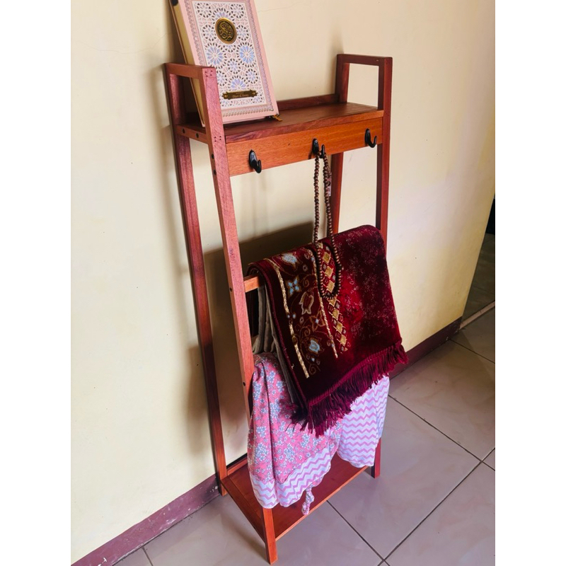 Rak mukena dan sajadah minimalis