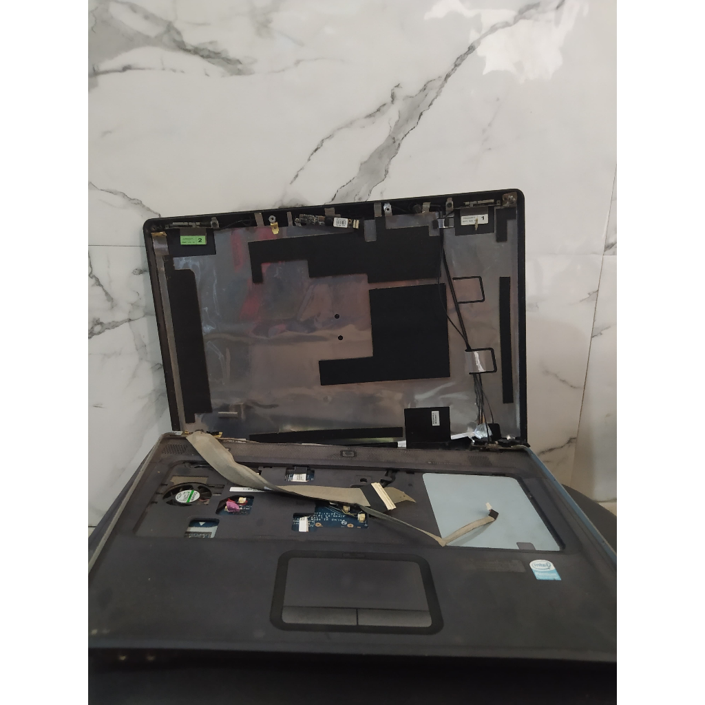 HP COMPAQ PRESARIO C700  Casing + mesin mati + minus lcd + minus keyboard