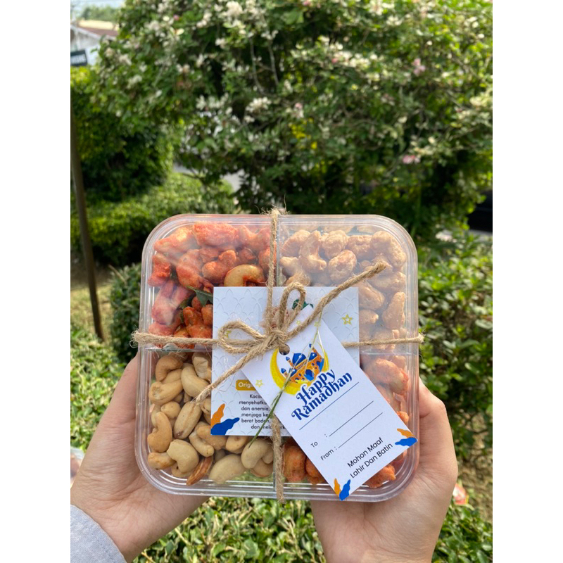 

Paket Mix Cashew Nuts Premium | Hampers Kacang | Hampers Premium
