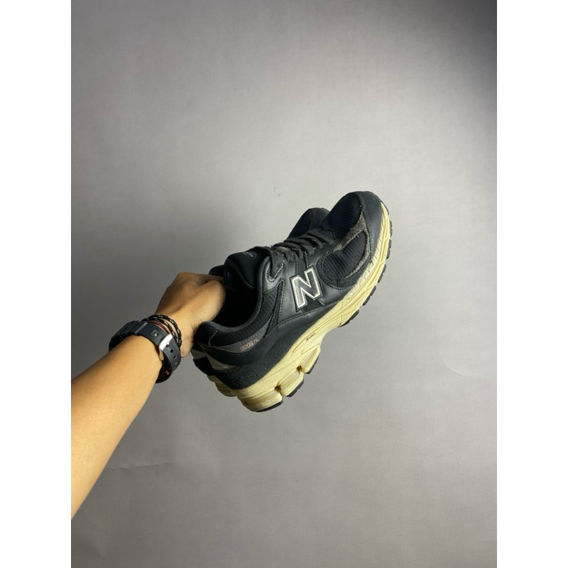 NB 2002R / Black White USED