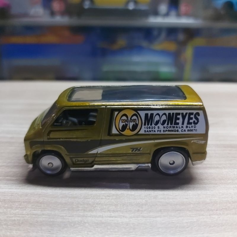 HOT WHEELS CUSTOM 77 DODGE VAN MOONEYES - LOOSE - SUPER TREASURE HUNT - THS - STH