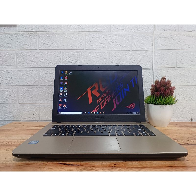 Laptop Asus Core i3.Laptop Asus X441U,Intel Core i3 Gen 6,Ram 8,Ssd 256Gb.