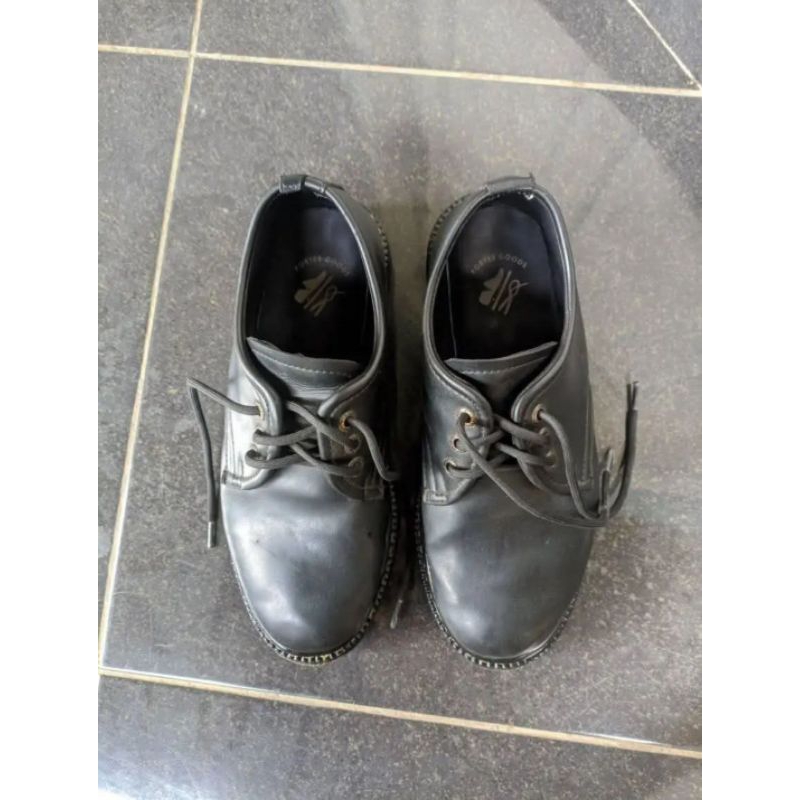 sepatu portee goods