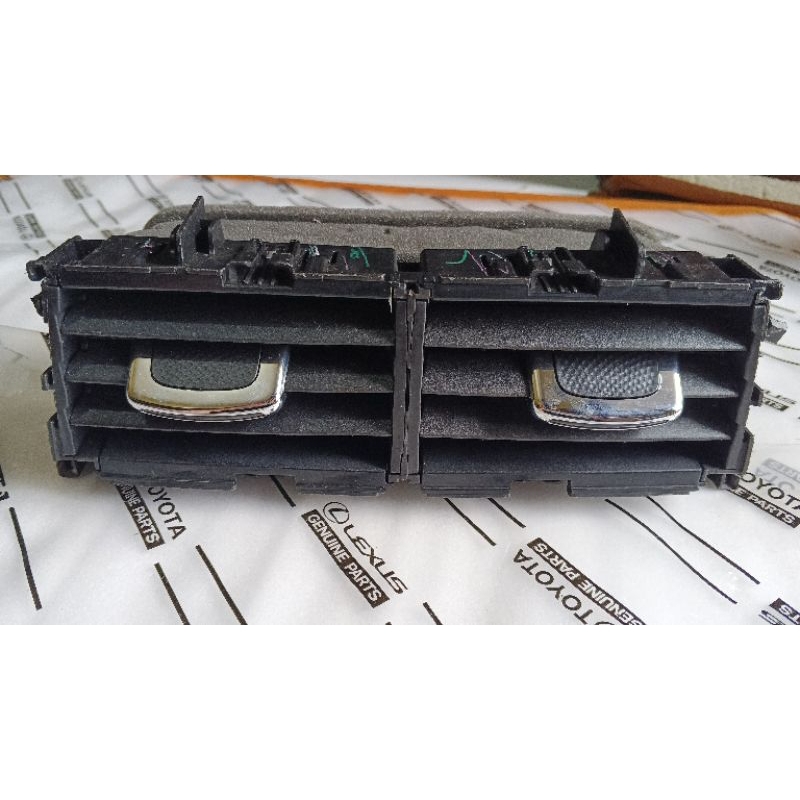 kisi kisi AC bagian dashboard Vios Yaris original