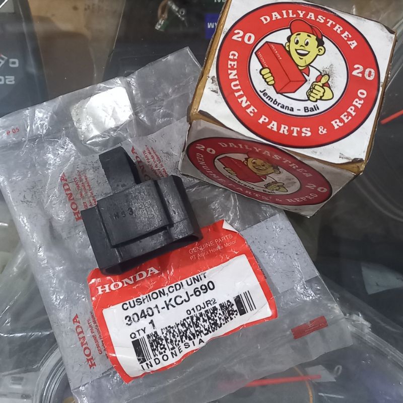 KARET CUSHION DUDUKAN CDI UNIT HONDA TIGER 2000 LAWAS LAMA ORIGINAL ORI 30401-KCJ-690