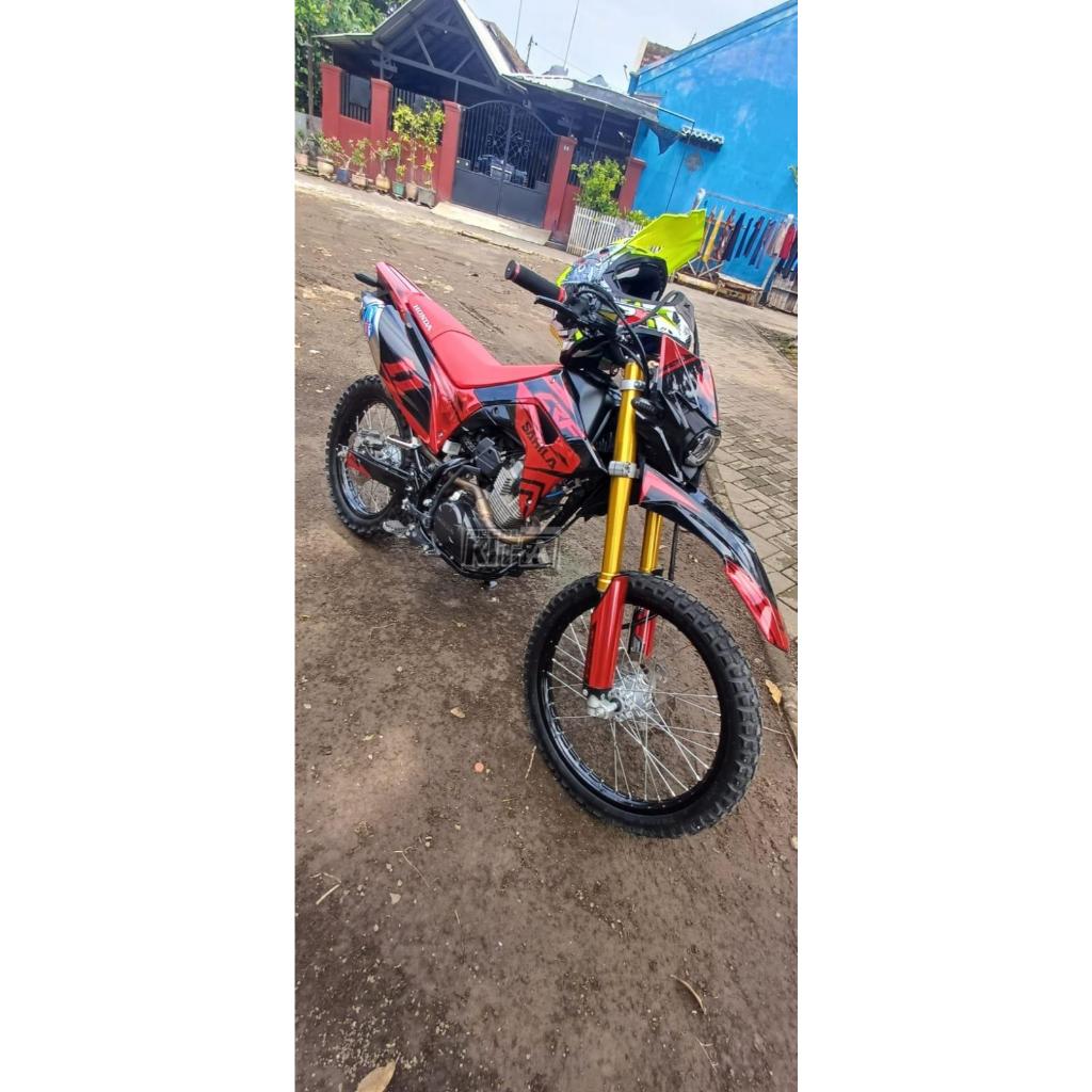 Decal CRF 150l Sticker Striping CRF 150 L custom Motif rancing merah hitam crome