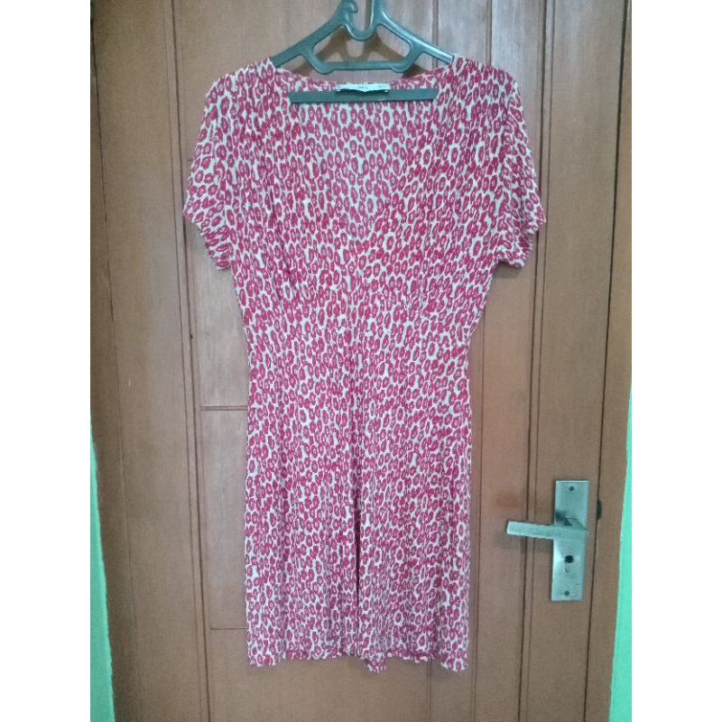 Preloved second minidress mini dress Mango plisket motif bunga