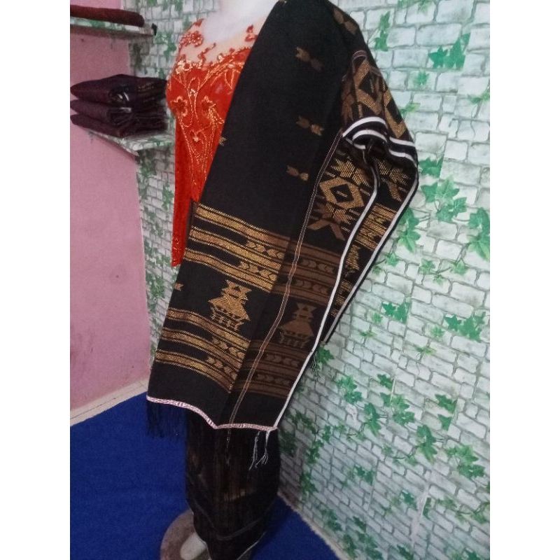 setelan uis nipes motif rumah adat legot bunga warna dasar hitam