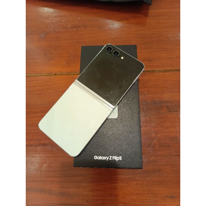 Samsung Z Flip 5 8/256 sein second