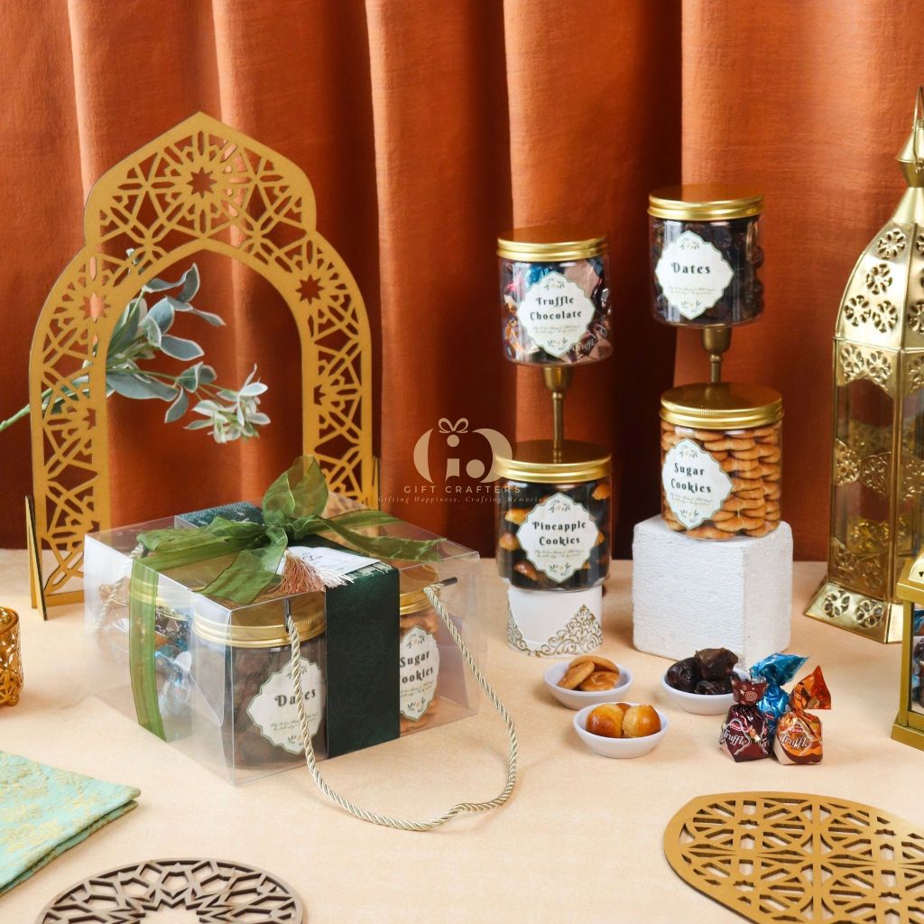 

Hampers Box Mika Premium Isi 4 Kue (Sugar Cookies, Nastar, Coklat Truffle dan Kurma) Edisi Terbaru Idul Fitri Tahun 2025
