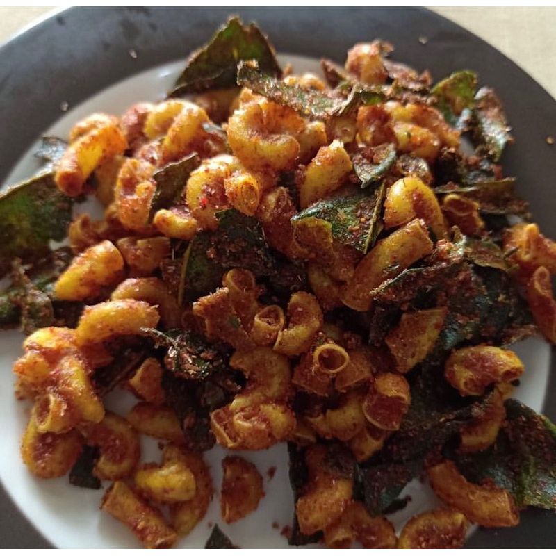 

Makaroni jhontor daun jeruk chili oil 1kg