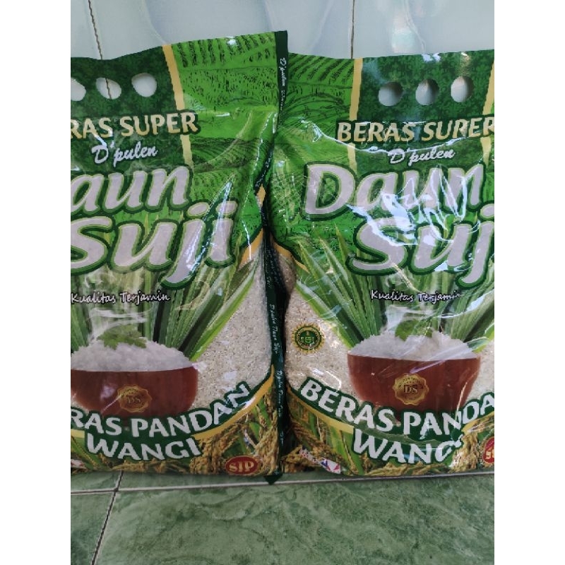 

BERAS PANDAN WANGI DAUN SUJI 5 LITER