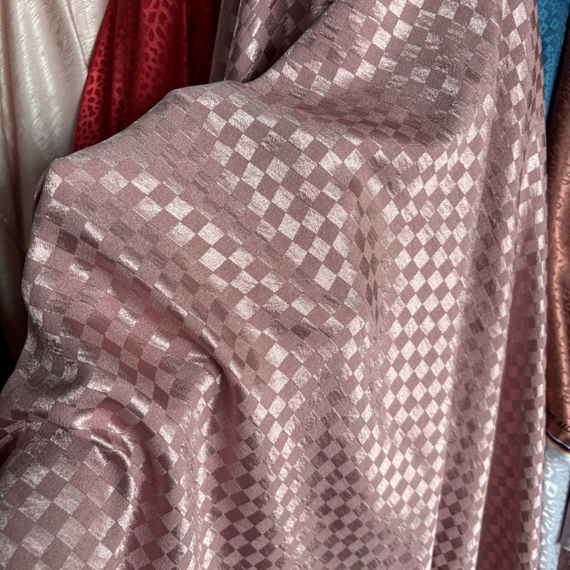 Kain Jaguar Silk Premium - kain jaguar silk motif premium - kain jaguar motif paisley - kain motif p