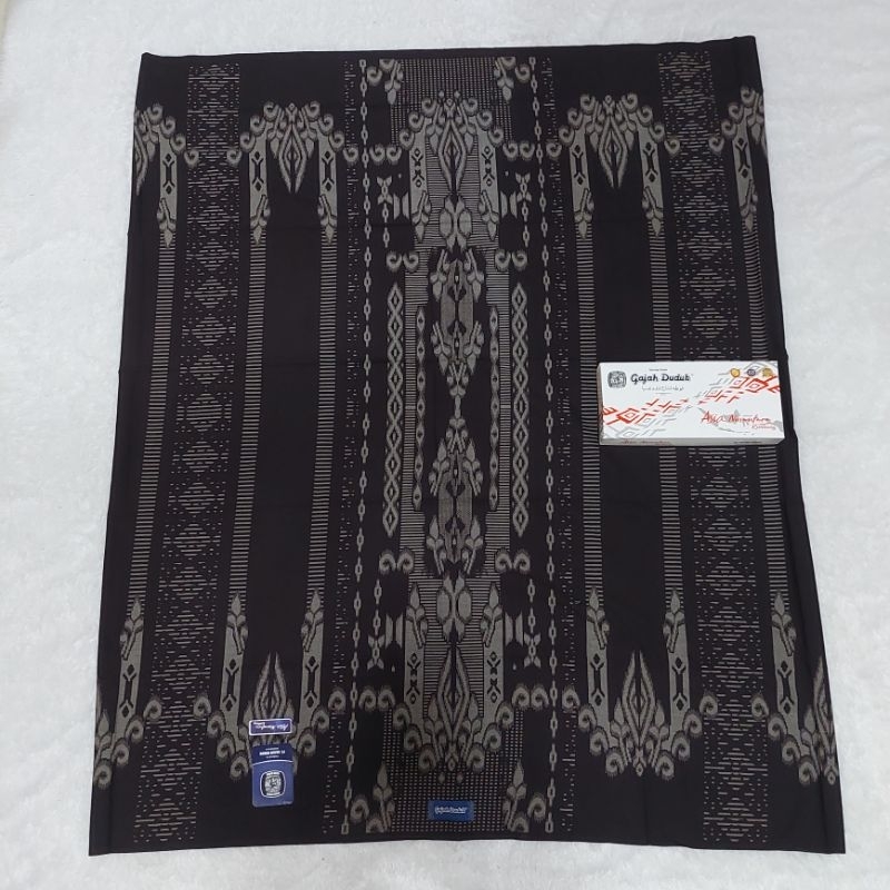 sarung tenun gajah duduk asia nusantara kembang
