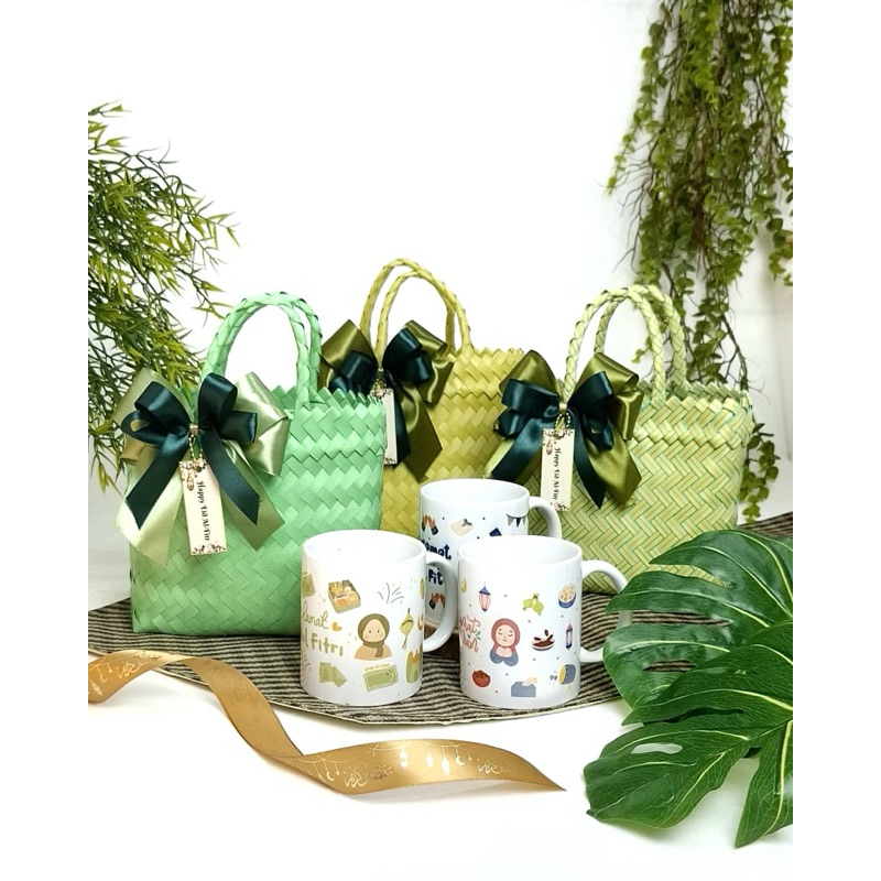 

Hampers Idul Fitri Tas Anyam Isi Mug 2 - Gift Lebaran