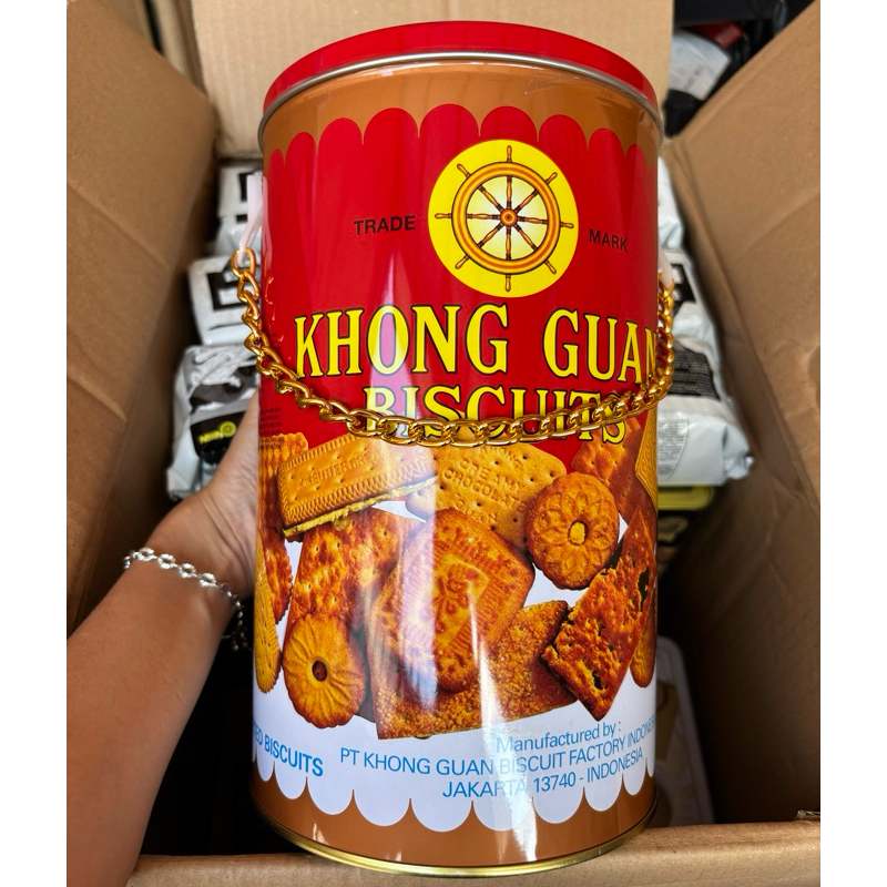 

agen distributor makanan ringan snack hampers lebaran cemilan biskuit khong guan biscuits kaleng besar rantai merah bulat 1000g murah berkualitas