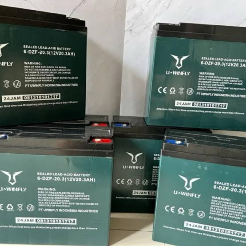 Aki Uwinfly dan chelwee