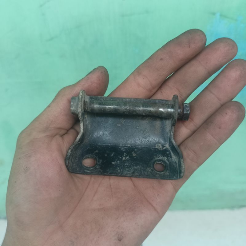 Engsel pengait jok vario 110 karbu lama CW original ( copotan )