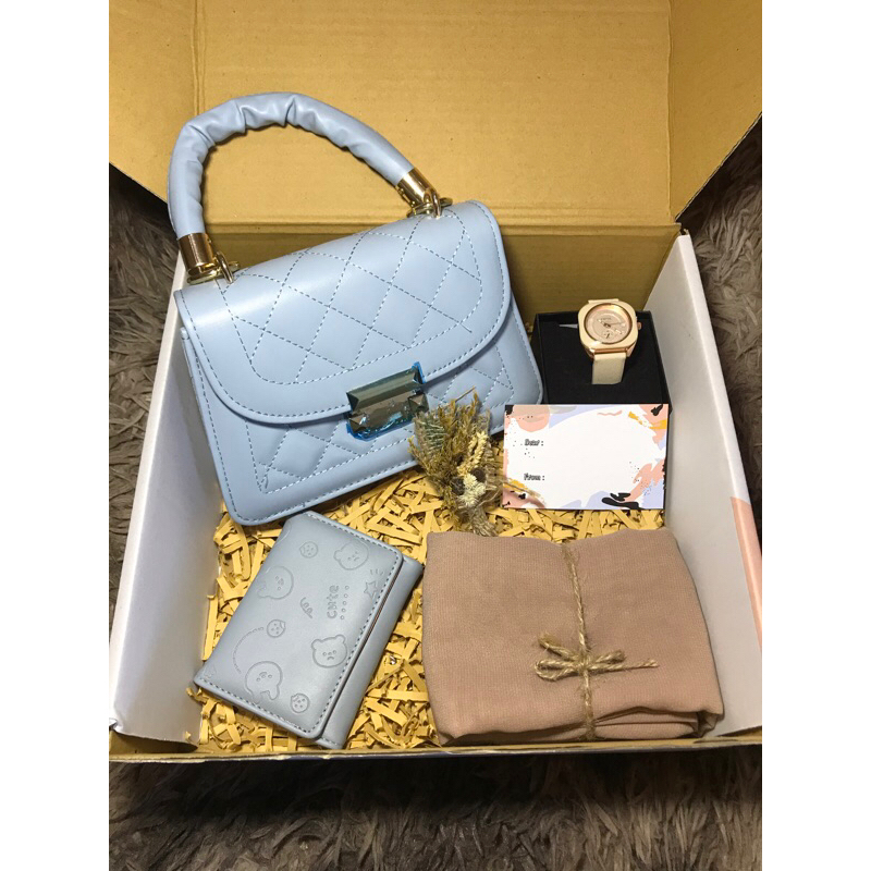 

Hampers Wisuda Cewek | Gift Box | Kado Wisuda kado ulang tahun