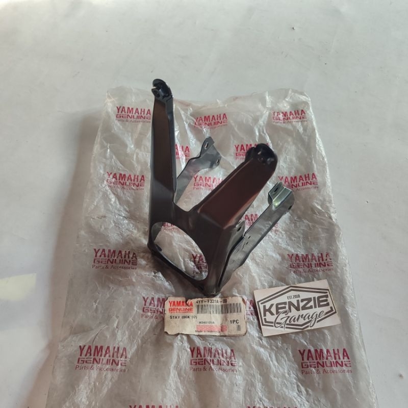 Stay Bracket Dudukan Panel Dasi Dada Depan Sigma Original YGP 4YY-F331A-00-33