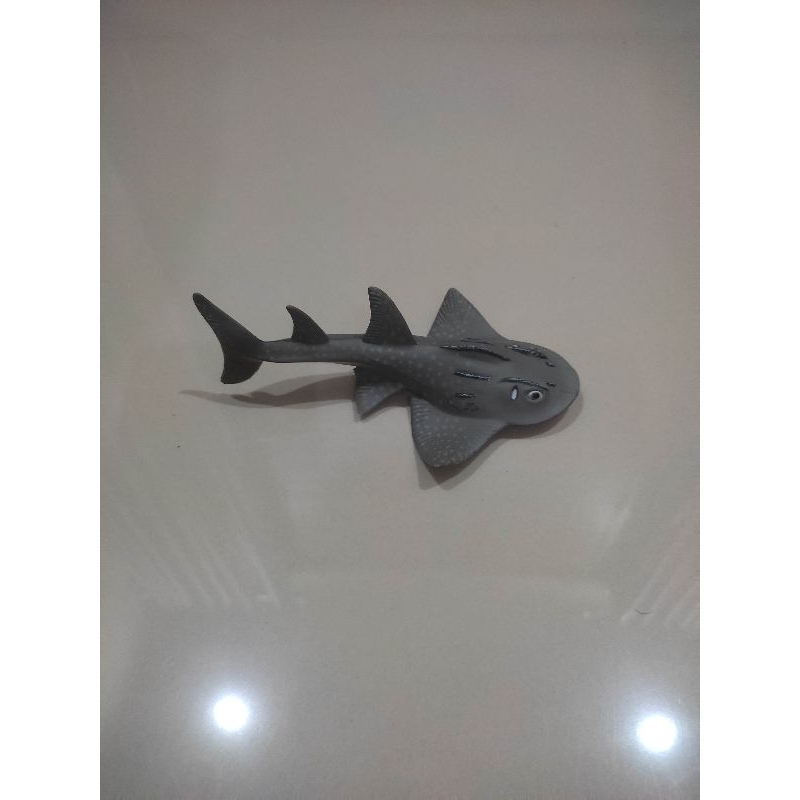 figure animal shark ray collecta