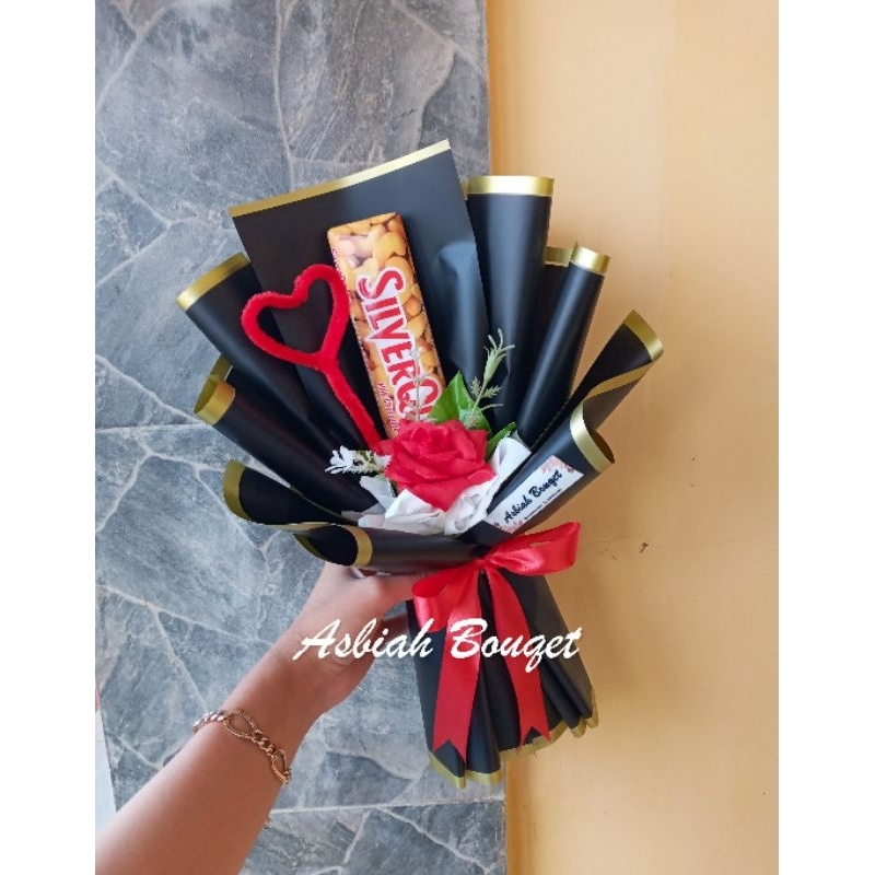 

BUKET COKLAT SILVERQUEEN | BUKET HADIAH VALENTINE | HADIAH WISUDA | HADIAH UALNG TAHUN