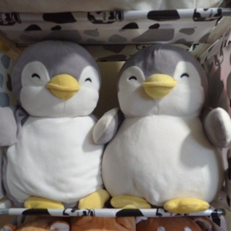 boneka pinguin miniso