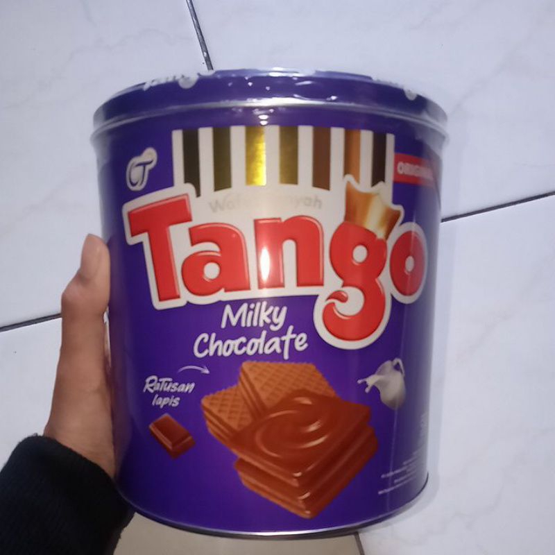 

TANGO WAFER KALENG 240gr