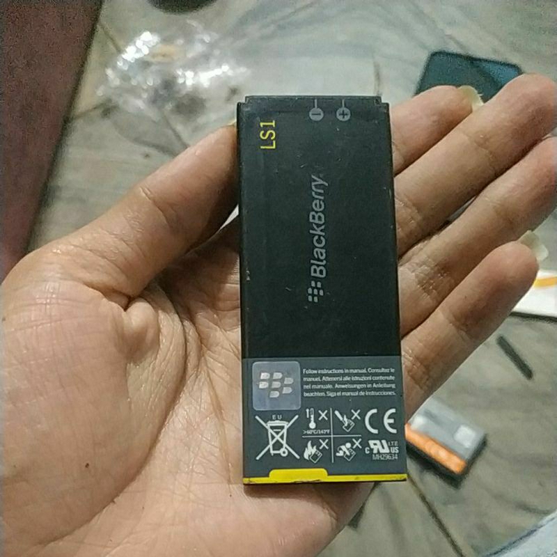 BATERAI BEKAS BLACKBERRY Z10 LS1