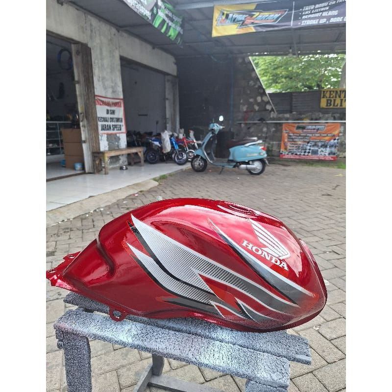 TERMURAH TANGKI BENSIN MEGAPRO NEW MEGAPRO PRIMUS WARNA MERAH SET STRIPING MERAH