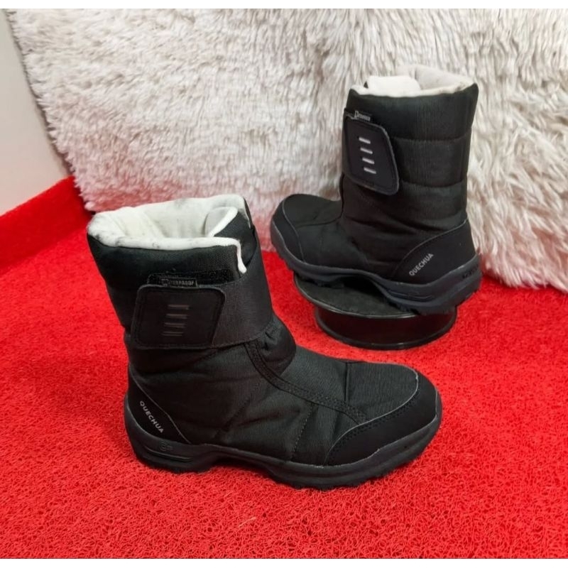 SEPATU OUTDOOR QUECHUA seken original