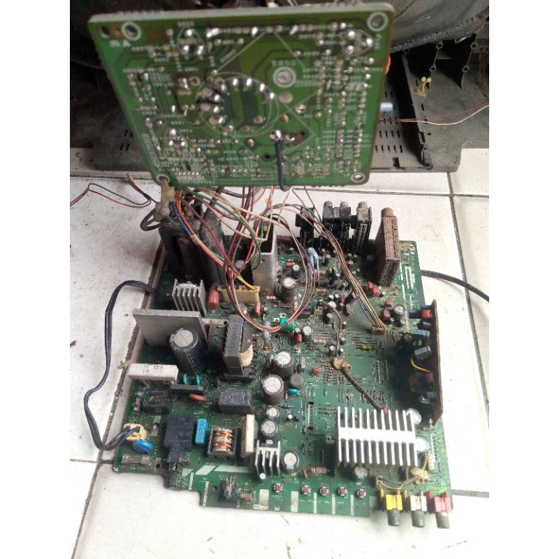 Mesin TV tabung 21inc merk Sharp PCB ijo.normal