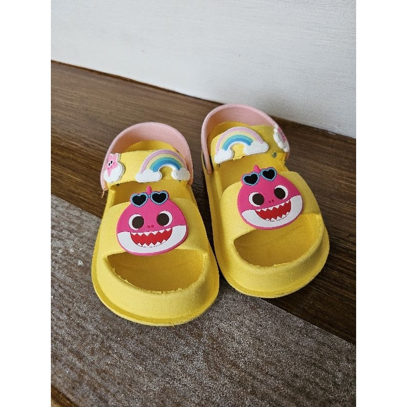 (preloved) Balmoral Kids Shoes Sport-Lite Clogs Girl Pinkfong Baby Shark - sepatu anak perempuan usi