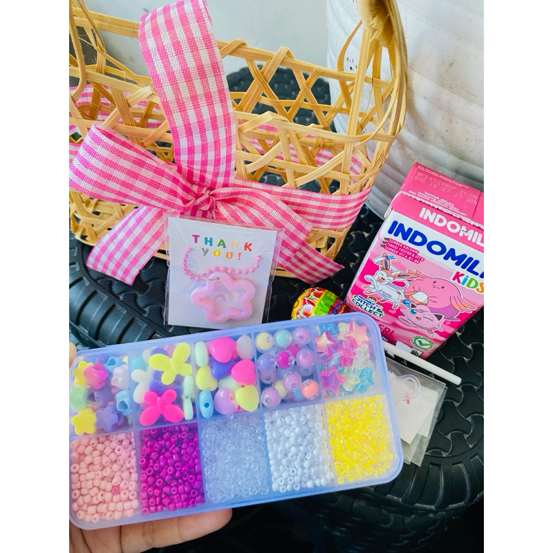 

Hampers lebaran mini anak tema pink aktif berkreasi | parcel mini