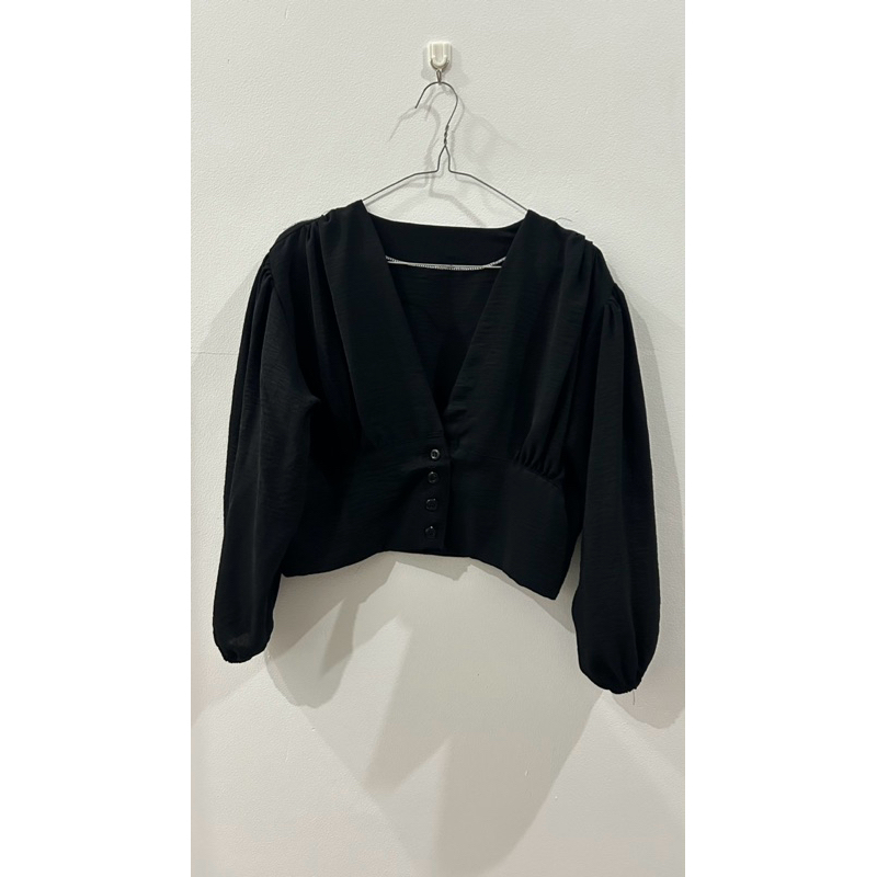 Outer Crop Hitam