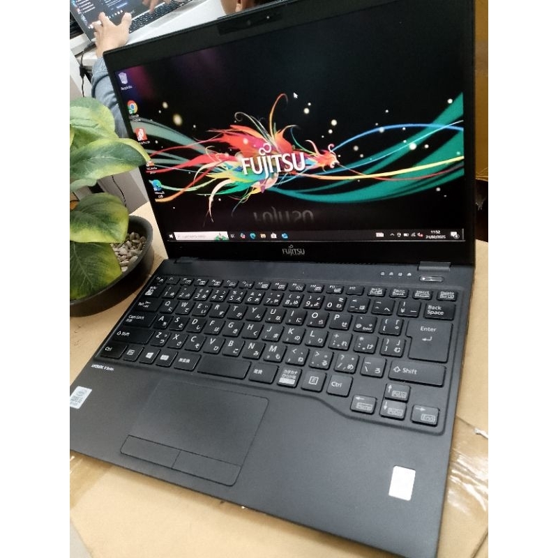 Fujitsu U9310 i5 gen 11/ 10//ram 8gb//SSD 25gb super ringan