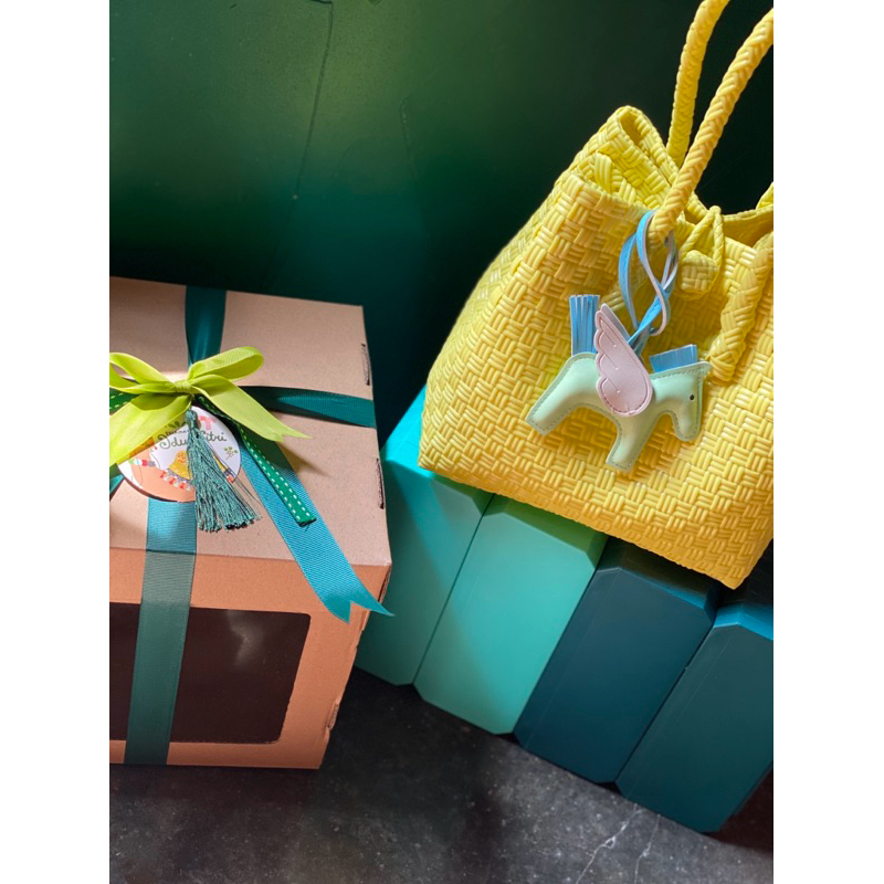 

HAMPERS LEBARAN - Tas anyaman plastik dengan bag charm - bingkisan lebaran- bingkisan Ramadan- Yellow pastel
