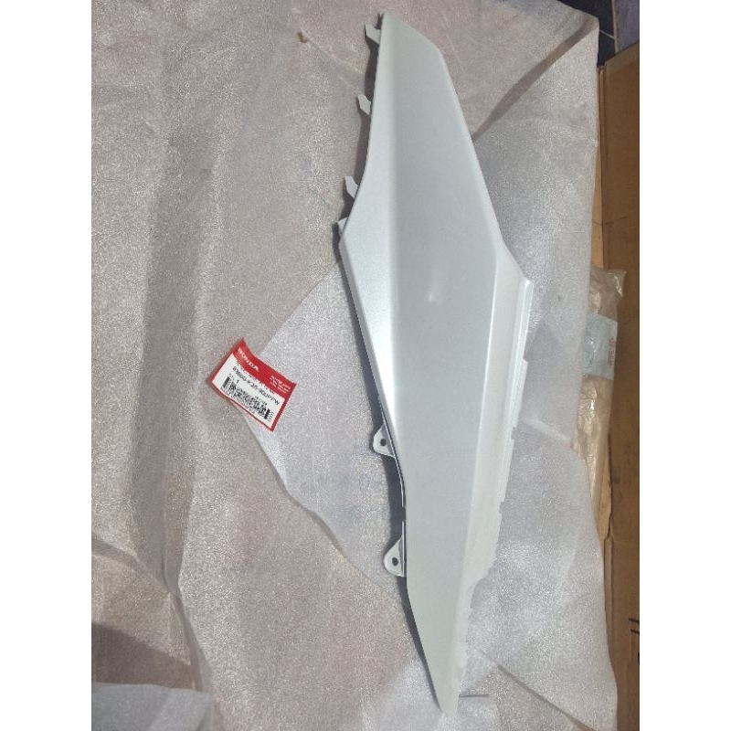 cover body bodi belakang honda beat FI stater kasar K25 original ahm honda L kiri 83600-k25-900pfw p