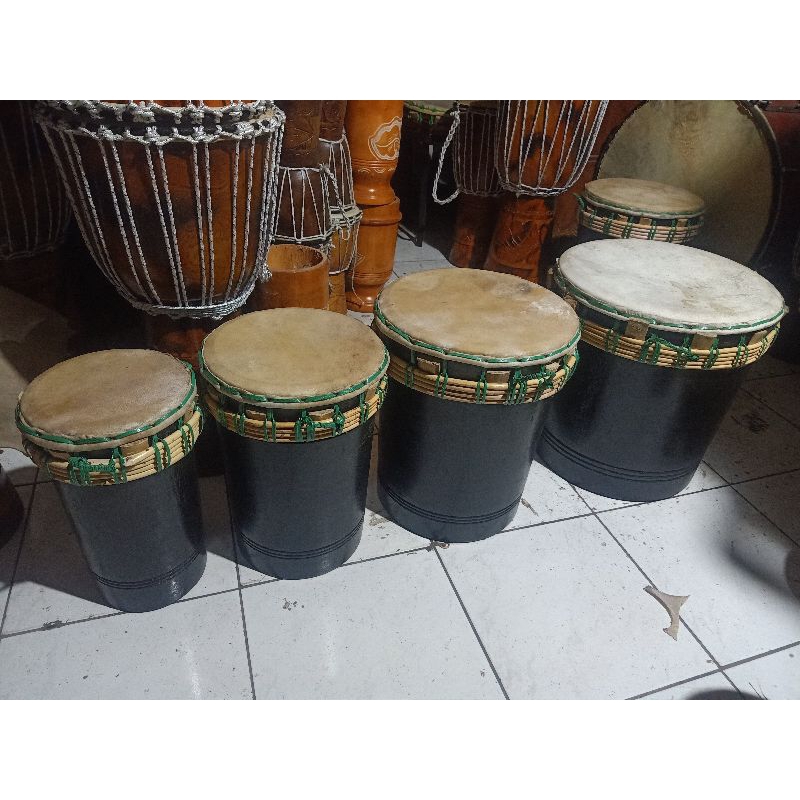 Satu set Dogdog Sunda Seni Reak Kuda Lumping