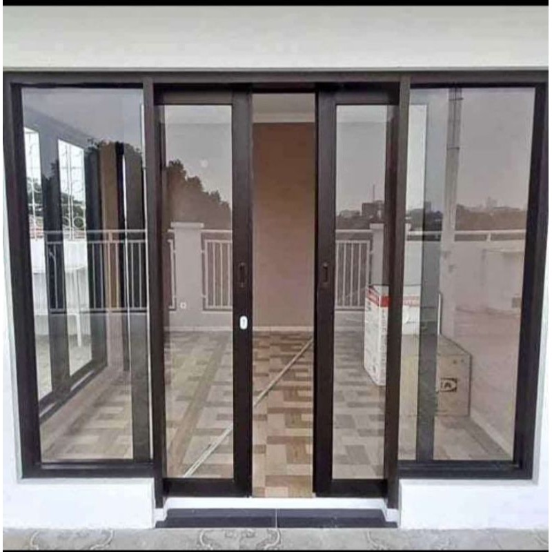 Pintu Sliding dan kaca mati.