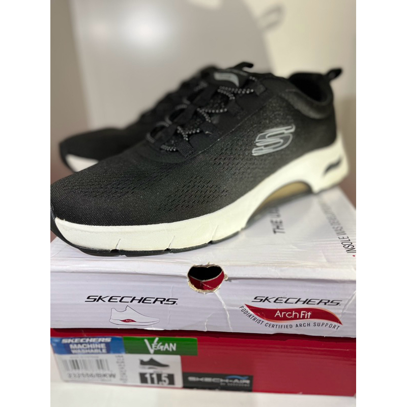 preloved sepatu skechers pria hitam putih