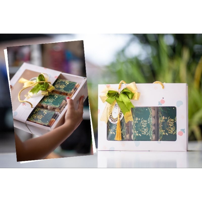 

Hampers box kuker isi 3varian kue/3 x toples 350gr