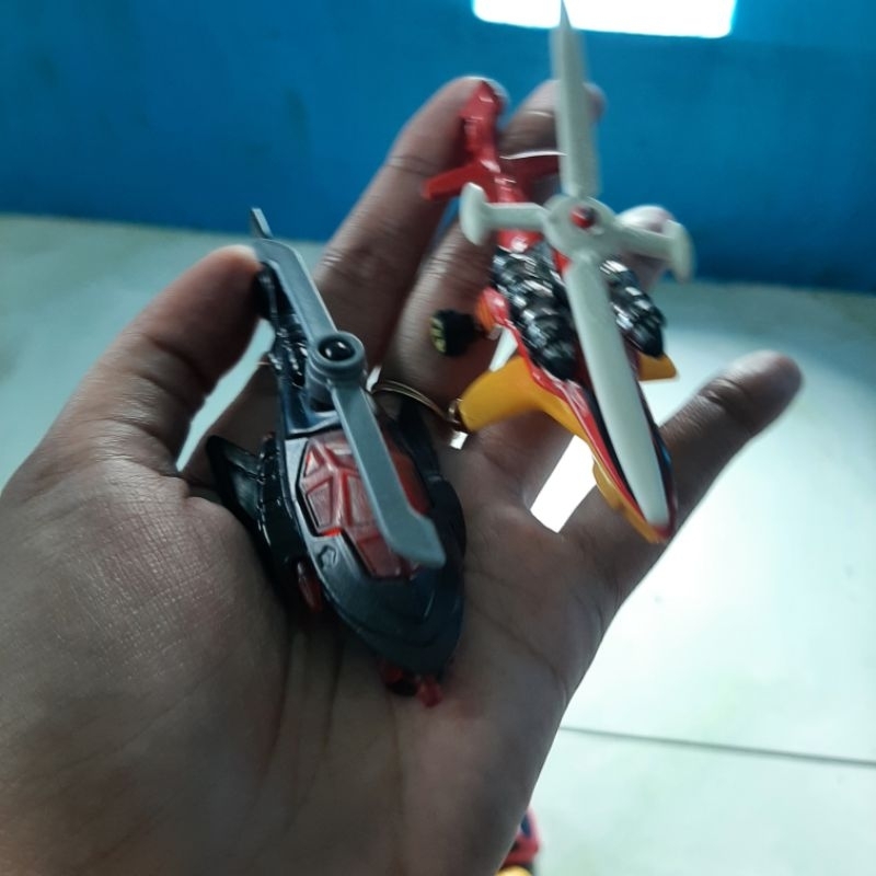 diecast hotwheels dc comics batman batcopter &pesawat heli merah hotwheels