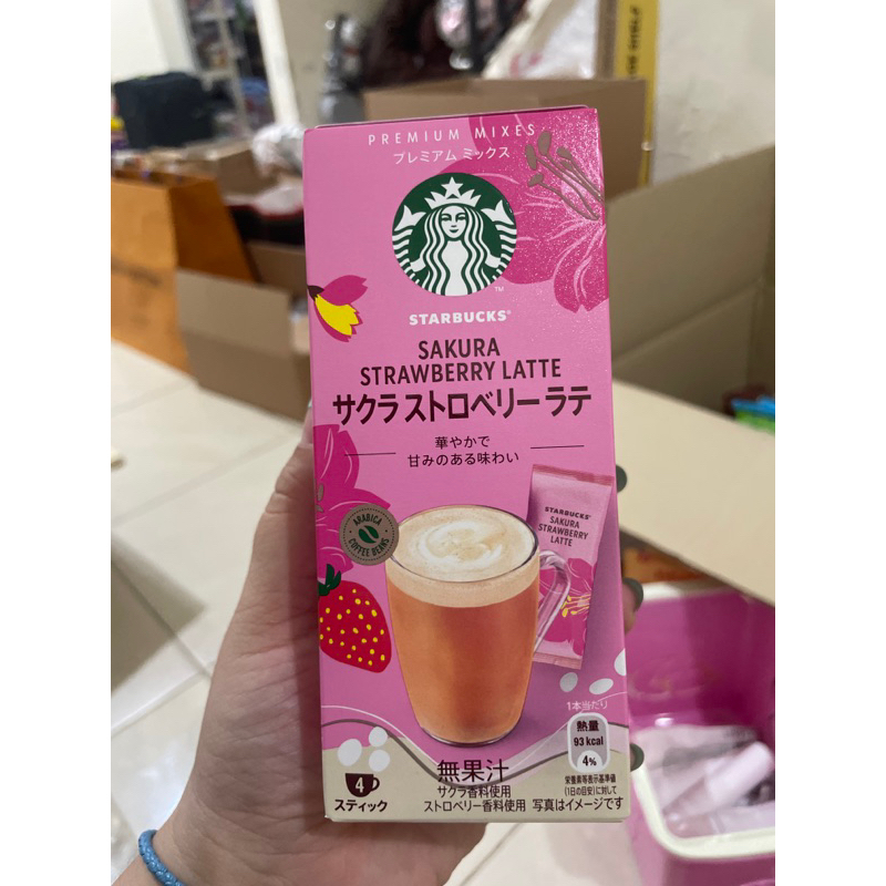 

Starbucks Sakura Strawberry Latte Japan isi 4