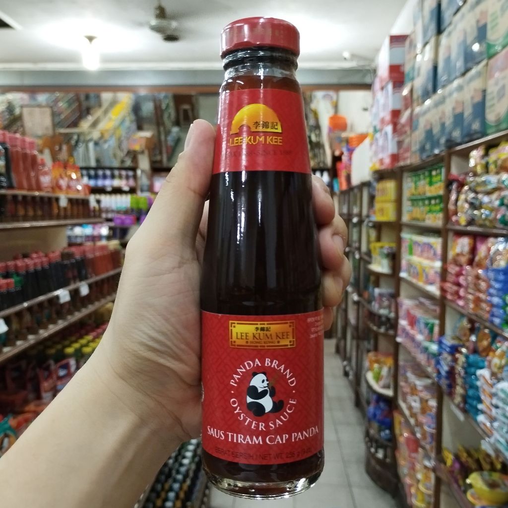 

LEE KUM KEE SAUS TIRAM OYSTER SAUCE CAP PANDA BRAND BOTOL 225 g